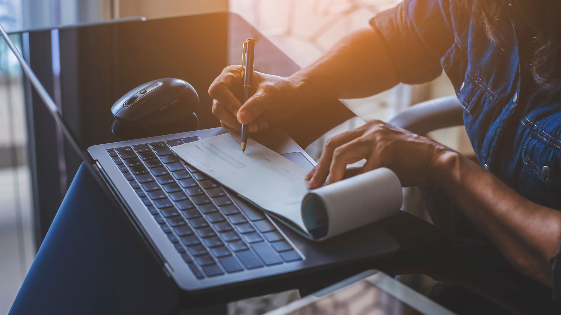 الشيكات البنكية