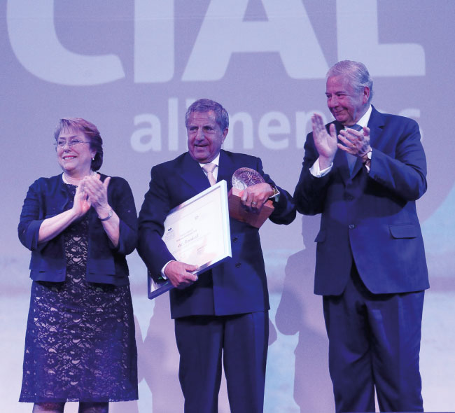 فوز شركة ألبيرتو قسيس أحد رجال الأعمال الفلسطينيين المغتربين في تشيلي بجائزة أفضل شركة أعمال للعام 2014