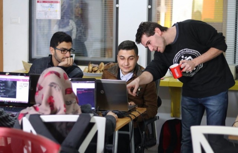 بنك فلسطين يقدم دعمه لأكاديمية البرمجة في قطاع غزة ضمن الشراكة مع Gaza Sky Geeks