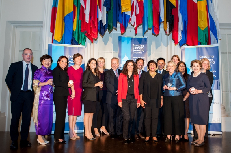 بنك فلسطين يختتم مشاركته في القمة السنوية الخامس عشر للتحالف العالمي للمرأة ويفوز بجائزة أفضل برنامج لتمكين المرأة عن برنامج 