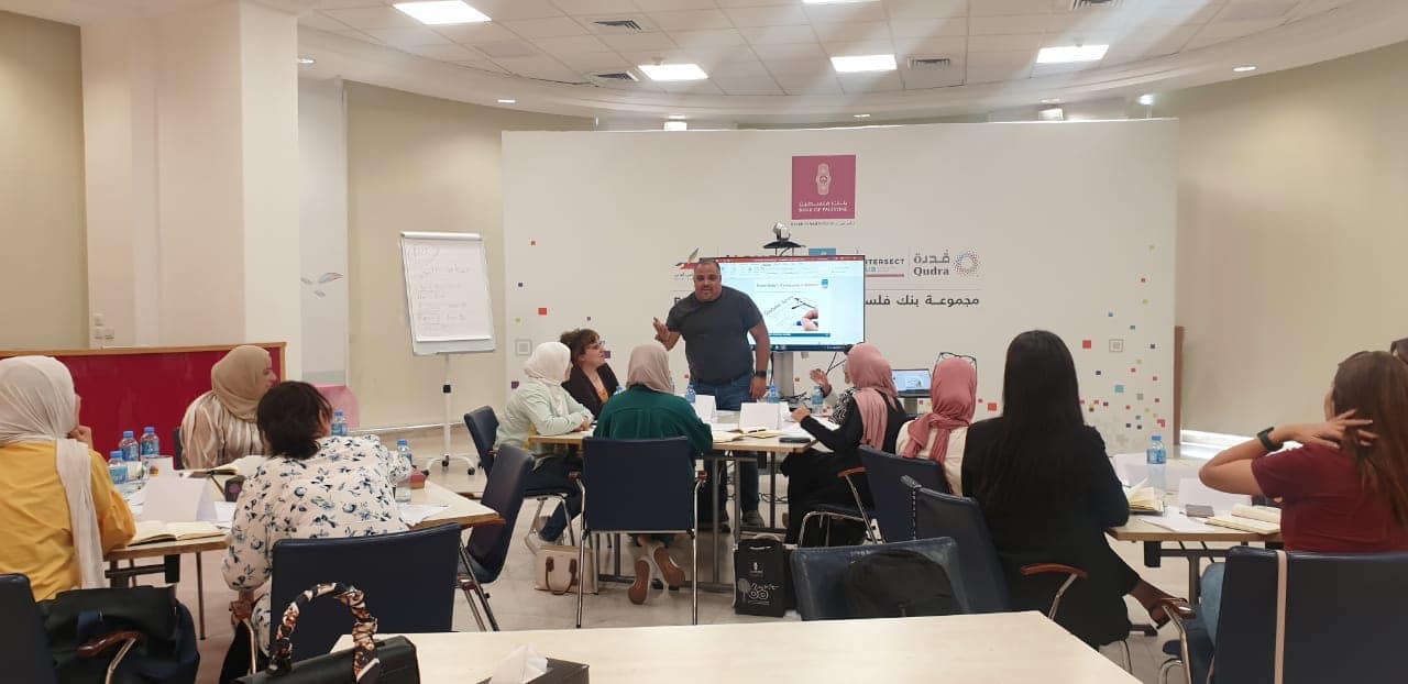 بهدف تأهيلهن لإطلاق مشاريع صغيرة ودخول سوق العمل بنك فلسطين يواصل تمكين النساء اقتصاديًا بالتعاون مع جمعية طوباس الخيرية